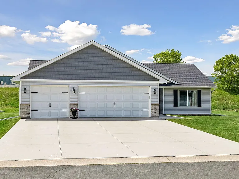 720 Deer Trl — Photo 34