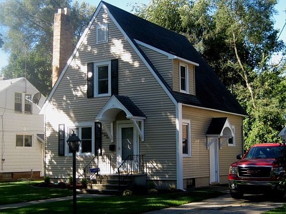 2nd image of 1639 Garden St