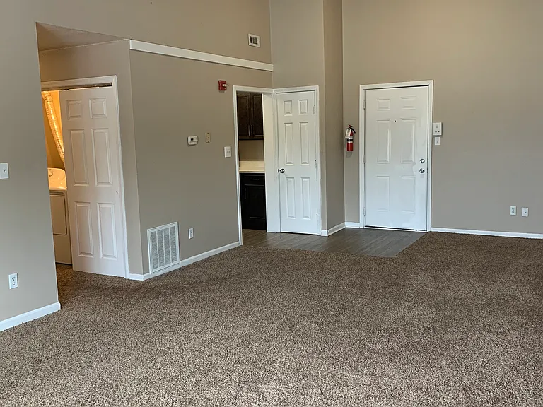 Big Red Apartments — Photo 34