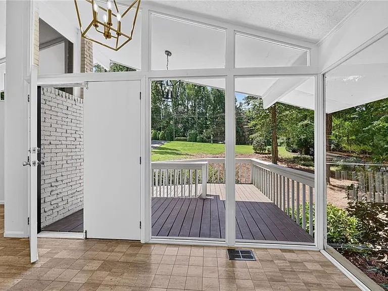 1714 S Johnson Ferry Rd NE — Photo 10