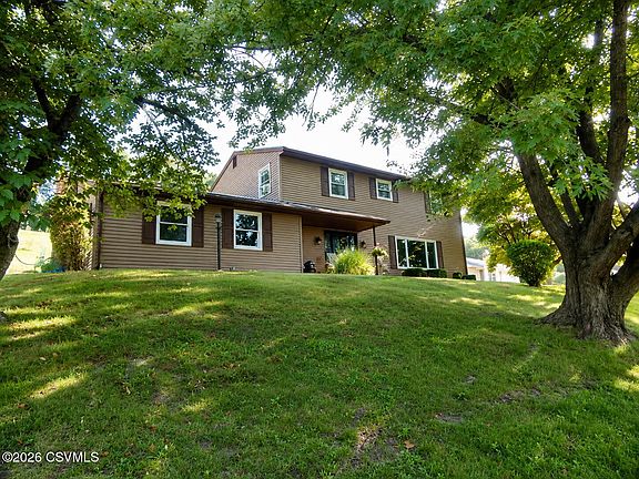 3rd image of 10 Meadowbrook Dr