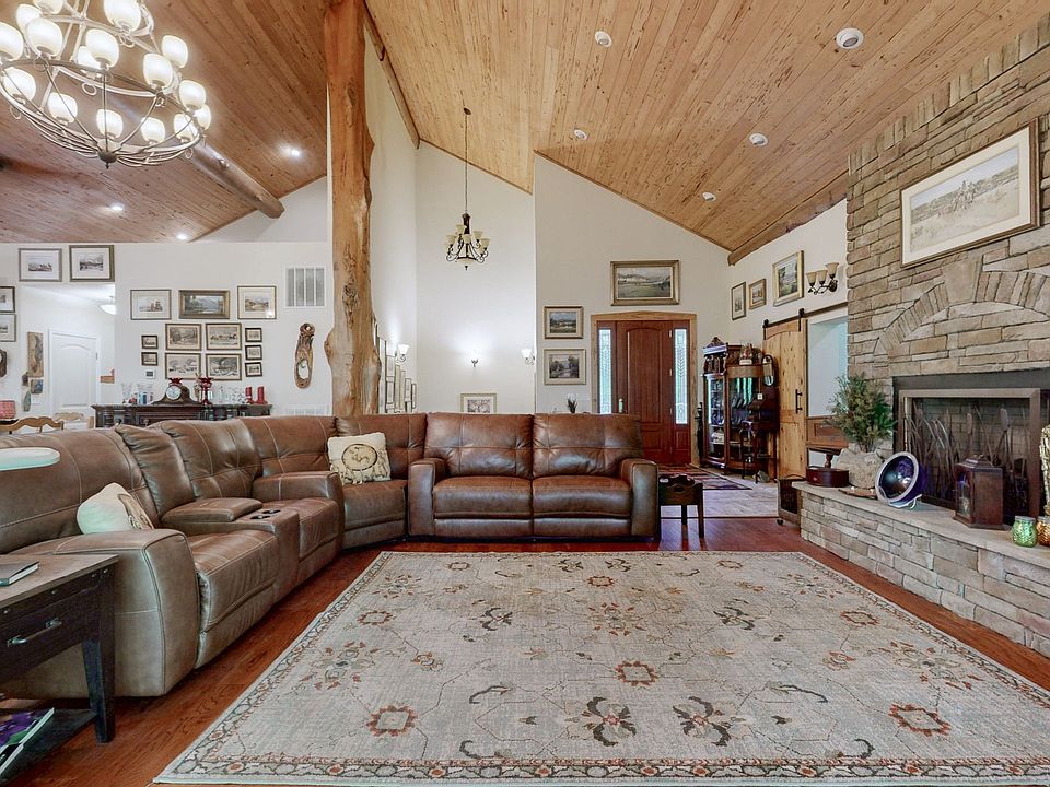 22nd image of 185 Ravenridge Rd