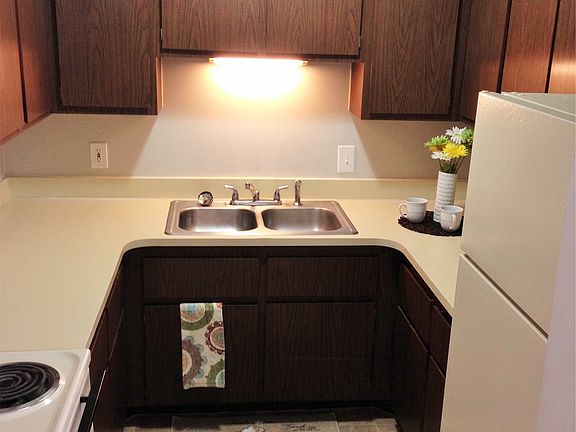 Cozy kitchen with great lighting!