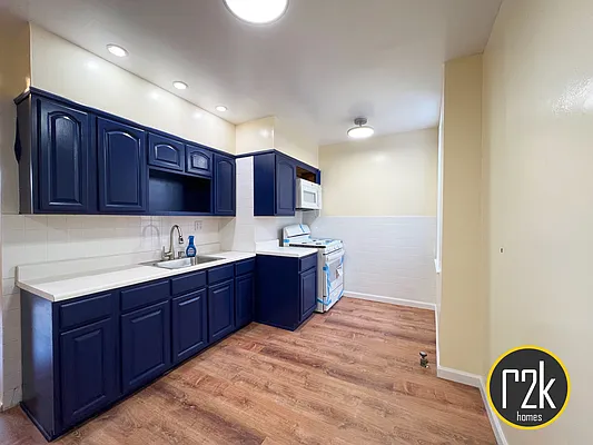 Rented by Realty 2000 Corp | media 30