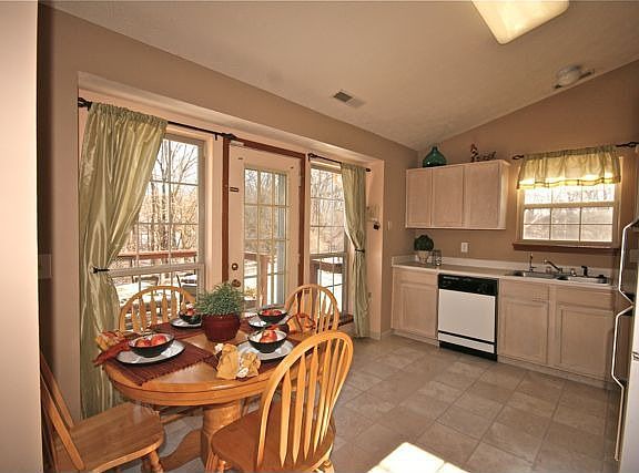 Eat-in Area in Kitchen