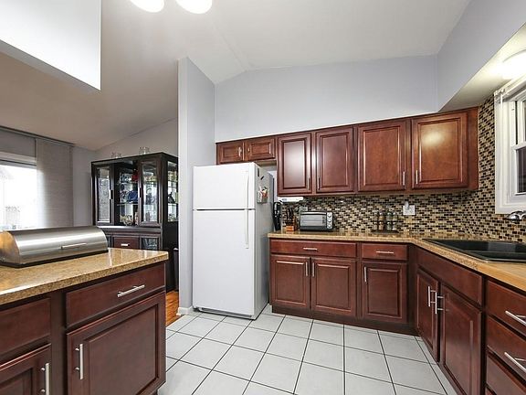 4th image of 1335 Gifford Ct #8D