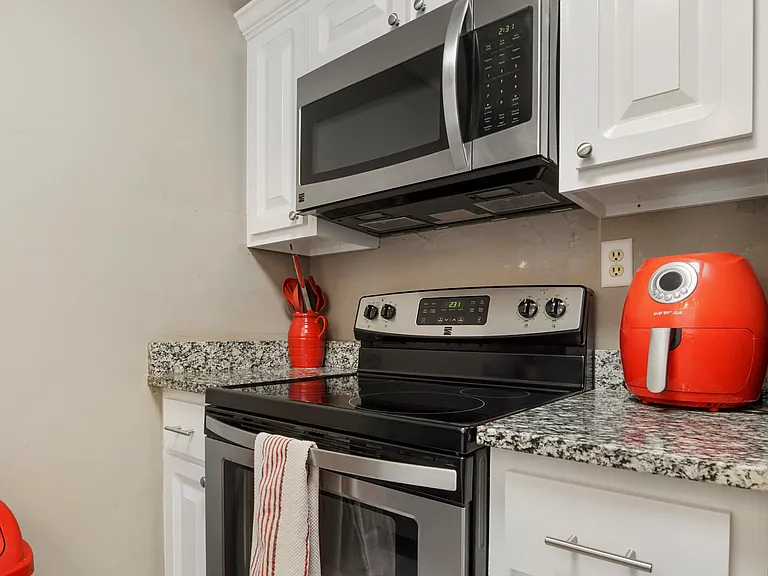 2518 Johnson Dr — Photo 10