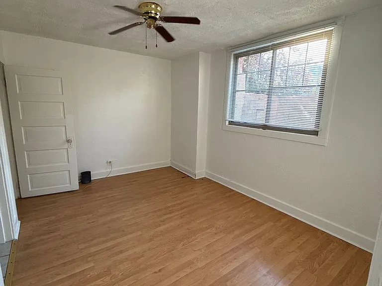 3419 Howard St — Photo 17