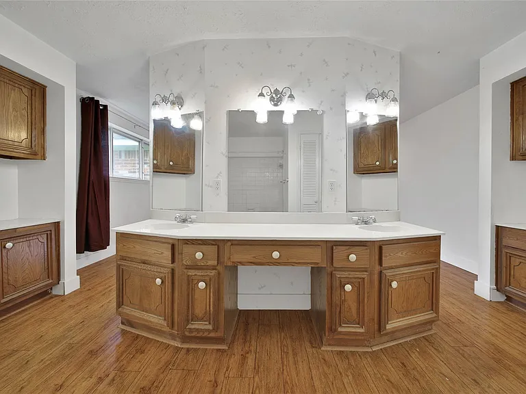 626 Park Knoll Ln — Photo 12