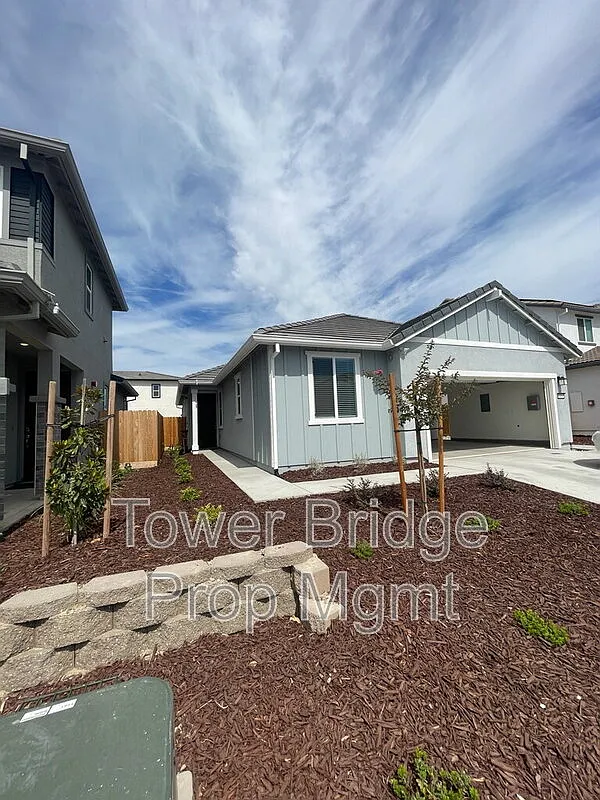 3 bed, 2.0 bath, 1552 sqft, $2,850 — Photo 2
