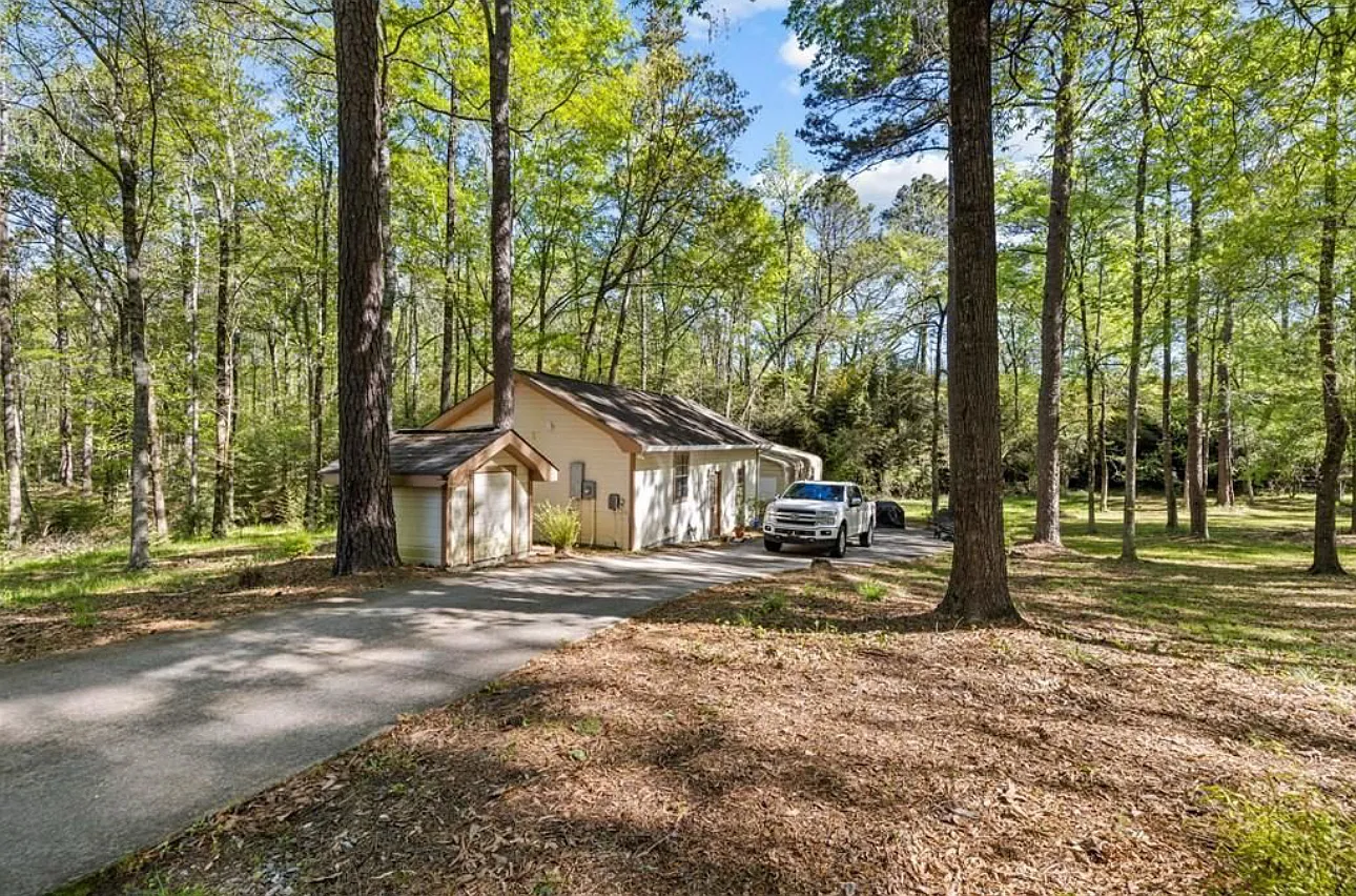 1 bed, 900 sqft, $1,100 — Photo 1