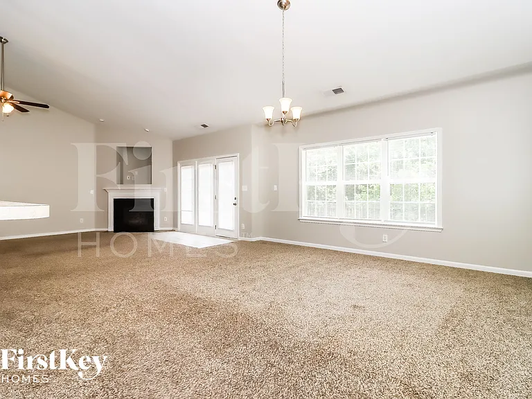 103 Tilton Dr — Photo 5