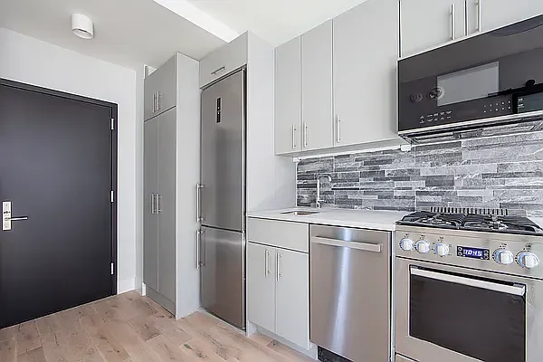 Rented by R New York | media 22