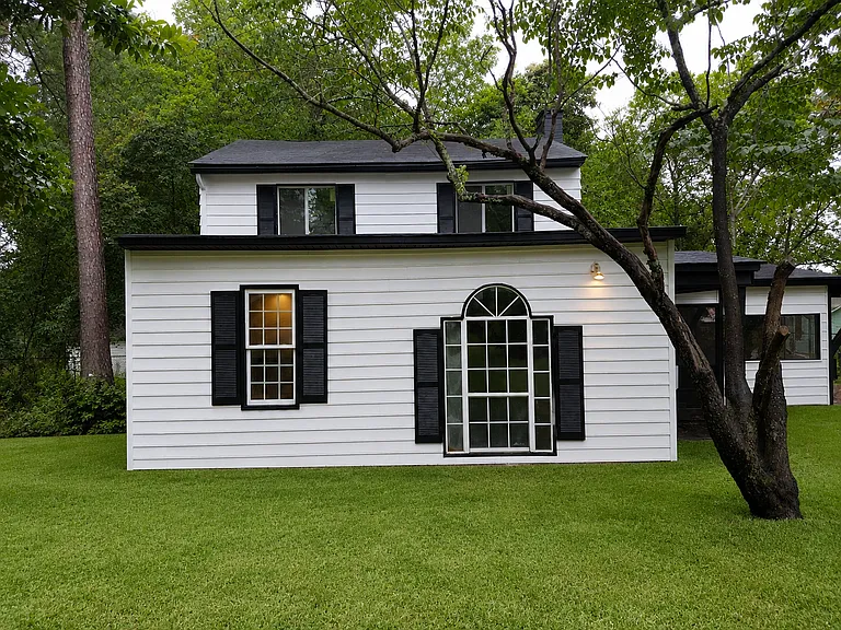 3849 Lyons St — Photo 1