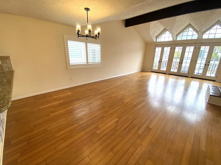 1525 Carver St — Photo 3