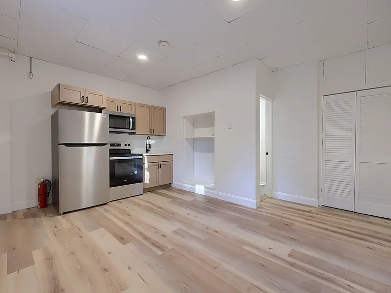 534 W James St #1 — Photo 4