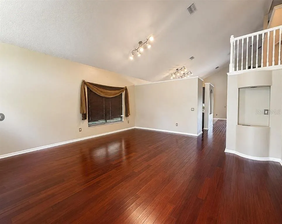 4 bed, 2.5 bath, 2261 sqft, $2,595 — Photo 2