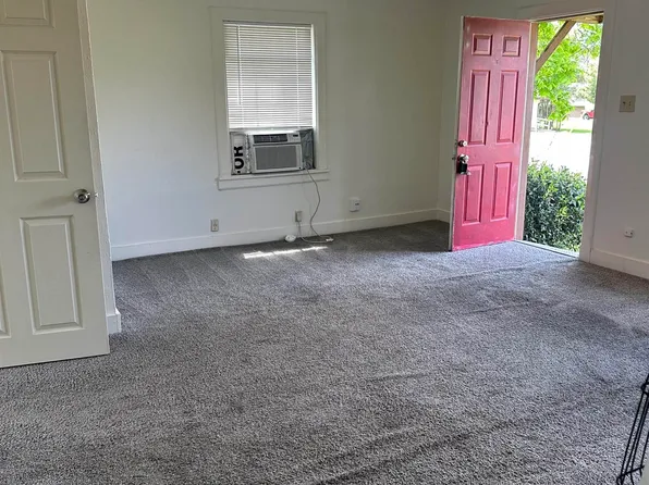 110 Pine St, Port Allen, LA 70767