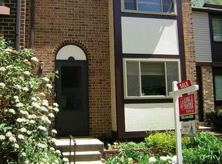 504 Giles Pl, Sterling, VA 20164