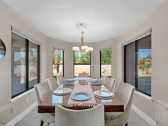 5th image of 3757 N Torrey Pines Dr