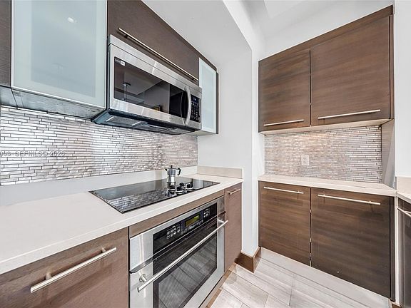 3rd image of 500 Brickell Ave APT 3707