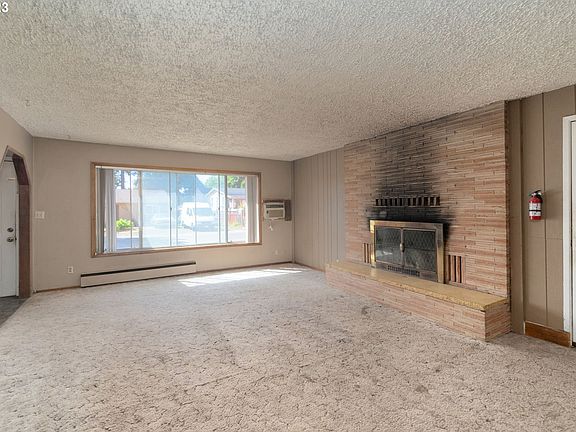 5th image of 1290 SE 18th Ave