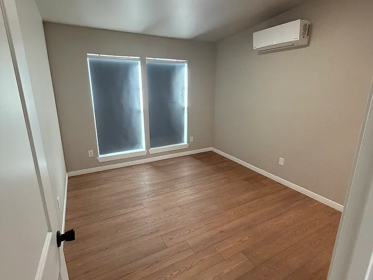 833 W Stone St #C — Photo 10