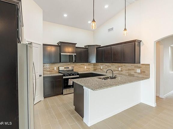 4th image of 921 Gulf Streams Ave