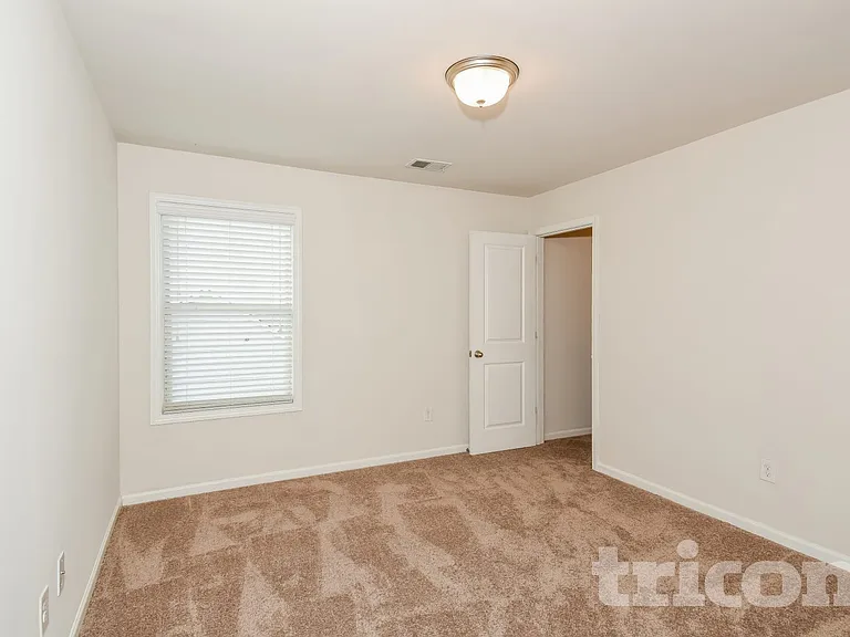 584 Ireland Ln — Photo 10