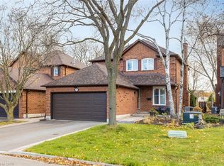 4384 Treetop Ct, Mississauga, ON L5L 3M7