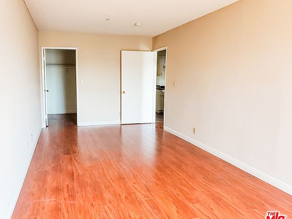 2nd image of 4664 W Maplewood Ave #104