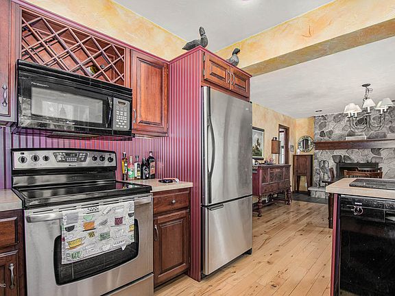 4th image of 1176 Alden Ct