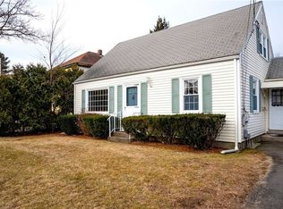 37 West St, Barrington, RI 02806