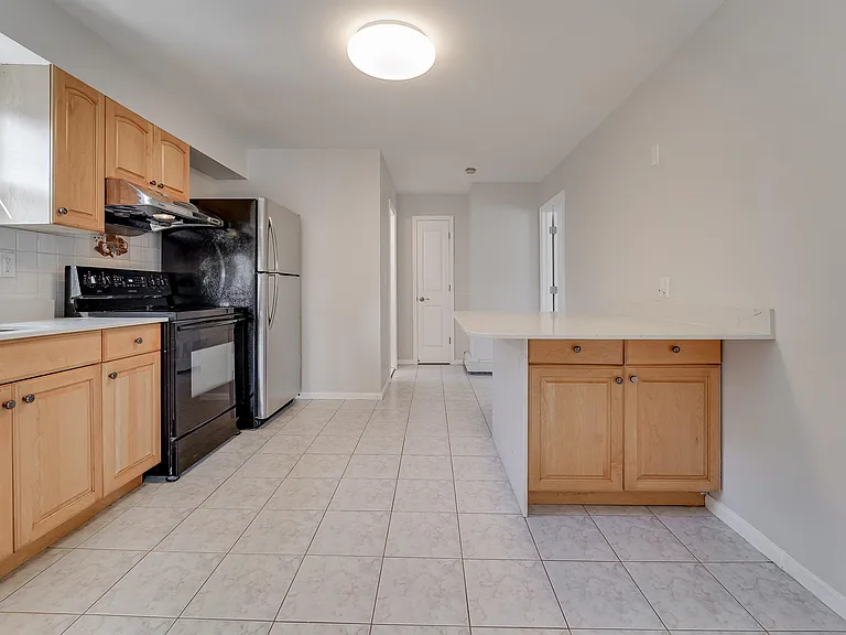 79 Hoyt St #2 — Photo 5
