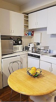4th image of 320 E 42nd St APT 802