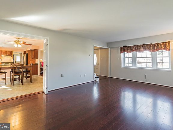 5th image of 4452 Majestic Ln