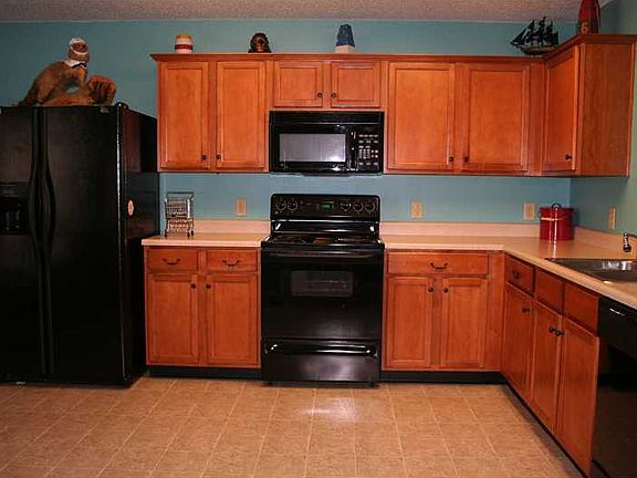 3rd image of 204 Creekview Dr
