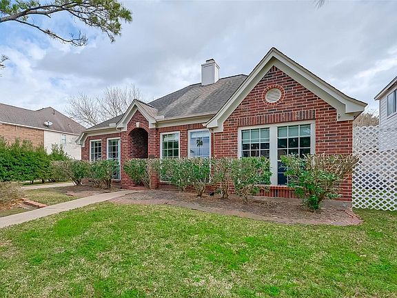 2nd image of 2041 Pembroke Bay Dr