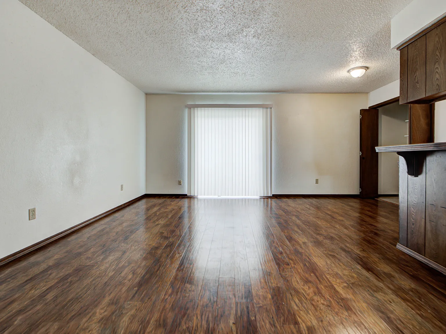 1315 Glen Oaks Court - 4 — Photo 4