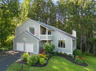 9110 Frenchmans Creek Dr, Phoenix, NY 13135