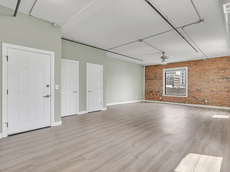 400 N Main St #202 — Photo 4