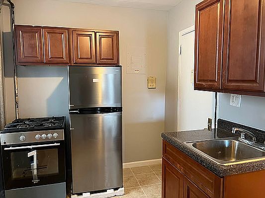 1st image of 139 E 110th St APT 41