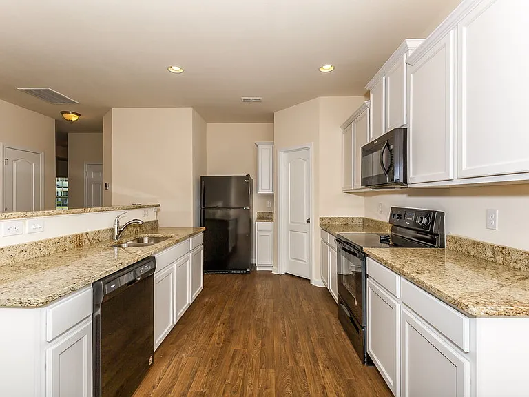 1521 Waylon Ave — Photo 5
