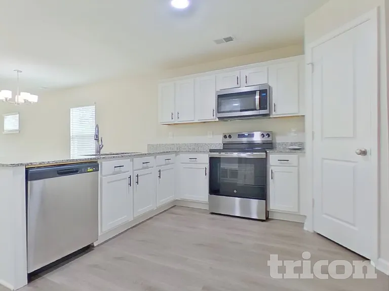 717 Vanguard St — Photo 5