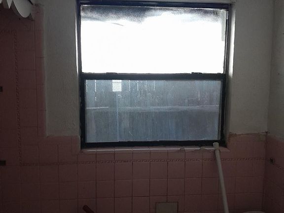 3rd image of 909 E Harvey Ave Unit C
