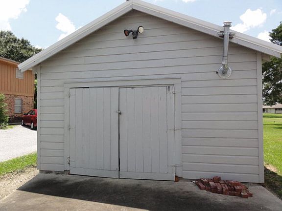 3rd image of 1411 Himalaya Ave