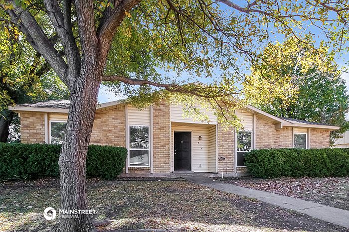 1st image of 712 Nora Ln