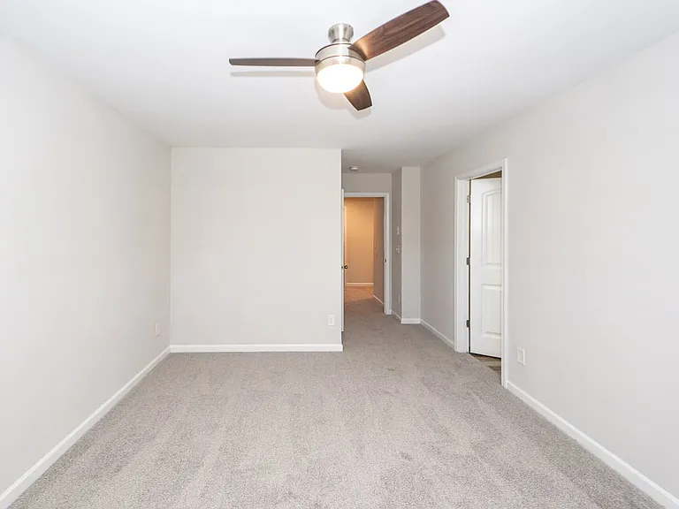 484 Truman Dr — Photo 40