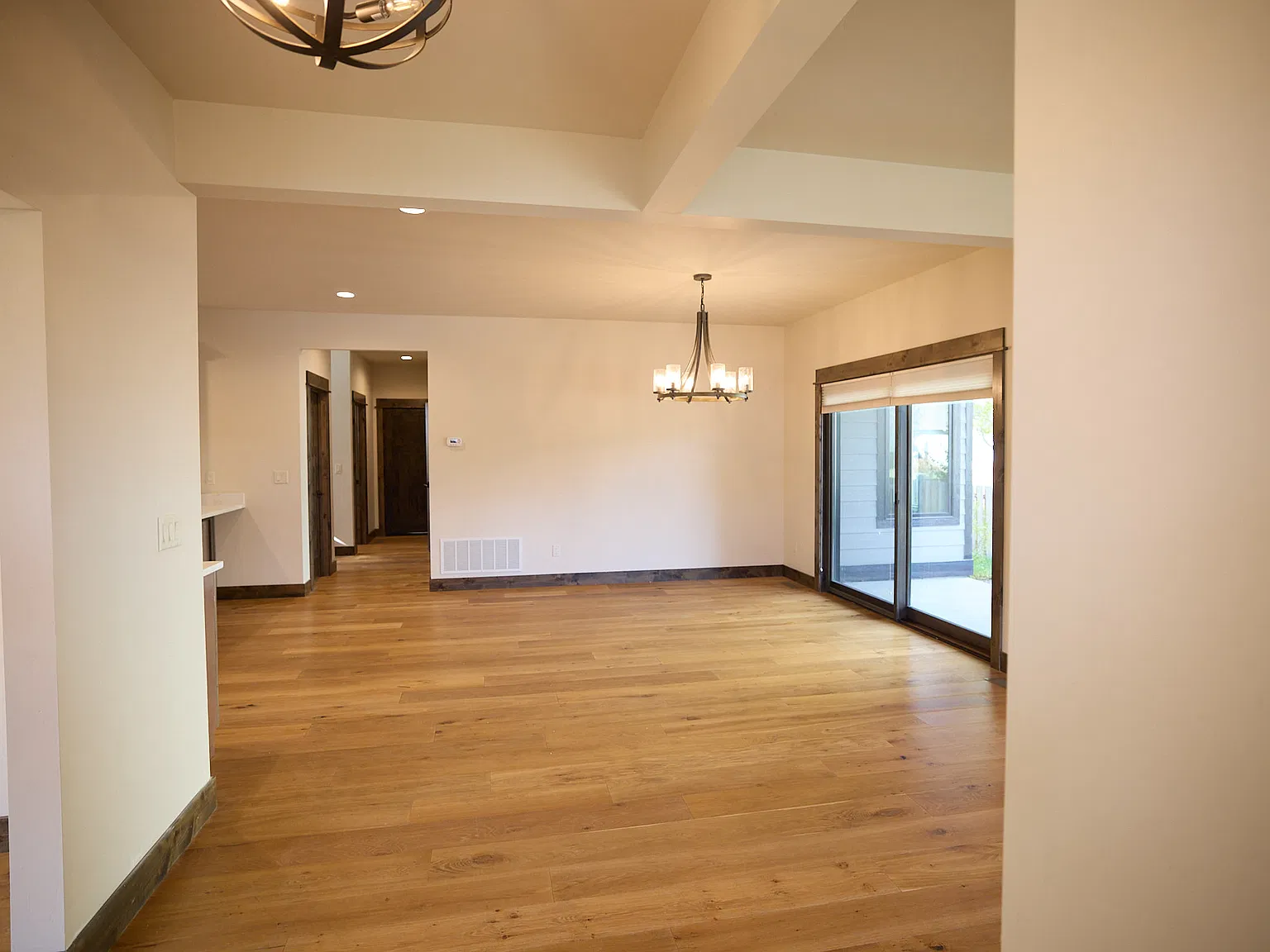 3 bed, 2.5 bath, 2250 sqft, $4,000 — Photo 2