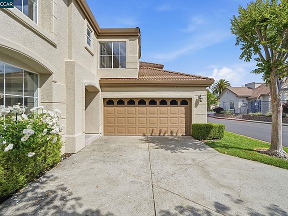 3rd image of 908 Vista Pointe Dr